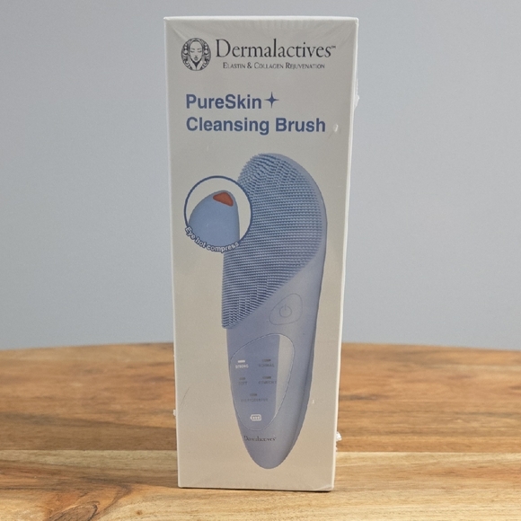 Dermalactives Other - Dermalactives PureSkin Cleansing Brush *NEW*